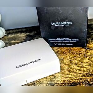 LAURA MERCIER Real Flawless Luminous Perfecting Pressed Powder in Translucent